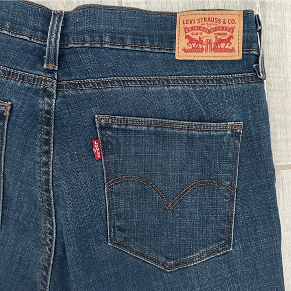 Levi’s Slimming Boot Jeans - Picture 5 of 5